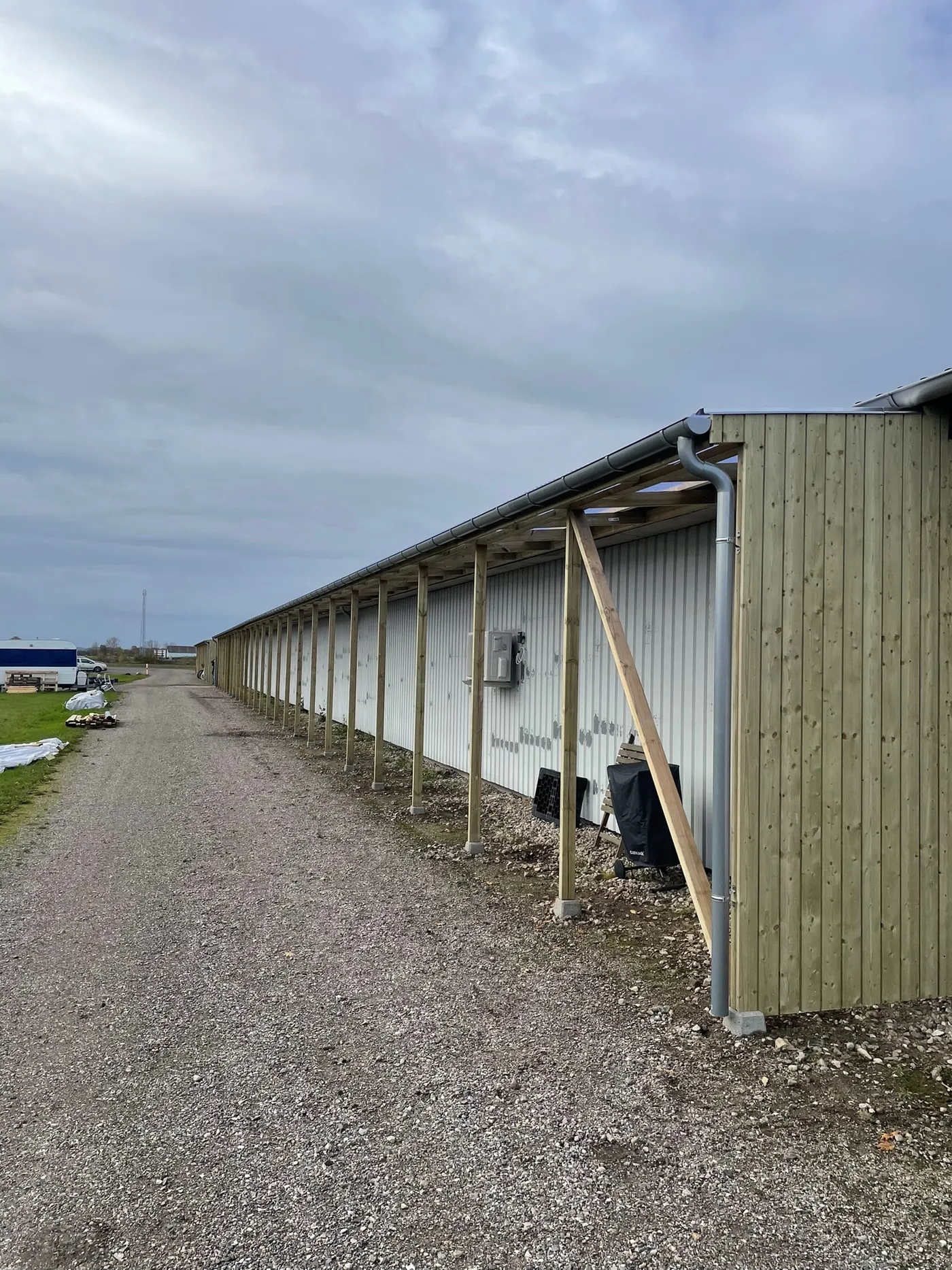 Langt halvtag til opbevaring bygget ud fra lagerbygning i Roskilde af GK Tømrerentreprise